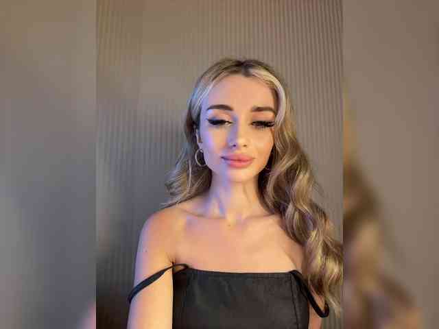 GoldenEmily webcam