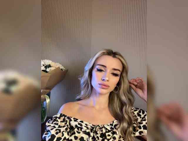 GoldenEmily webcam