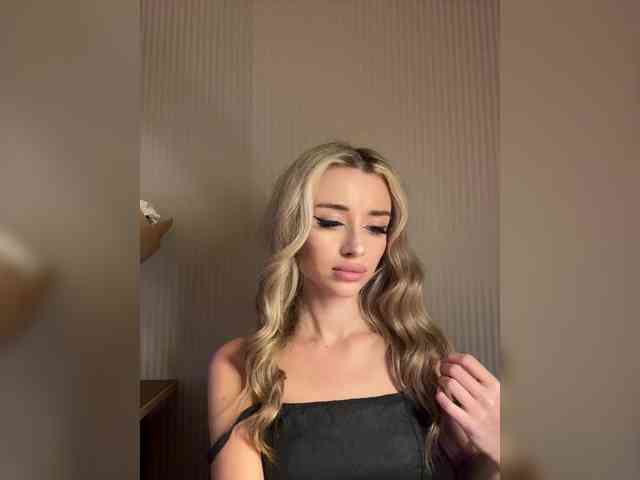 GoldenEmily webcam