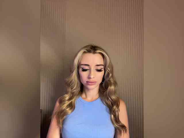 GoldenEmily webcam