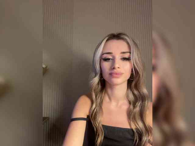 GoldenEmily webcam