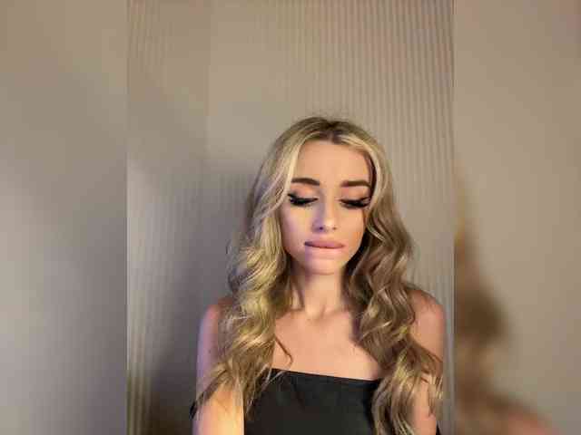 GoldenEmily webcam
