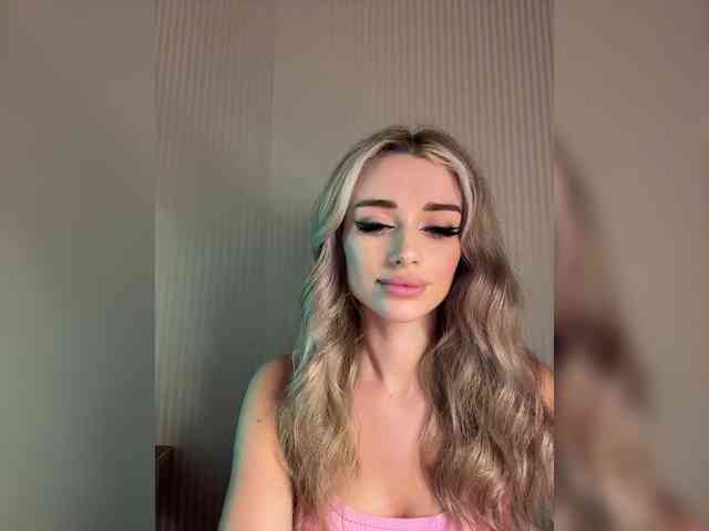 GoldenEmily webcam