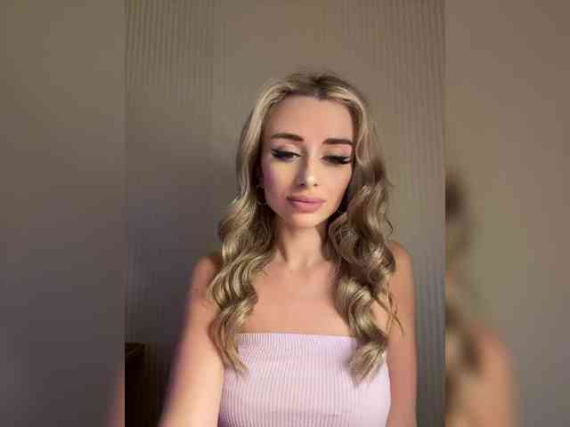 GoldenEmily webcam