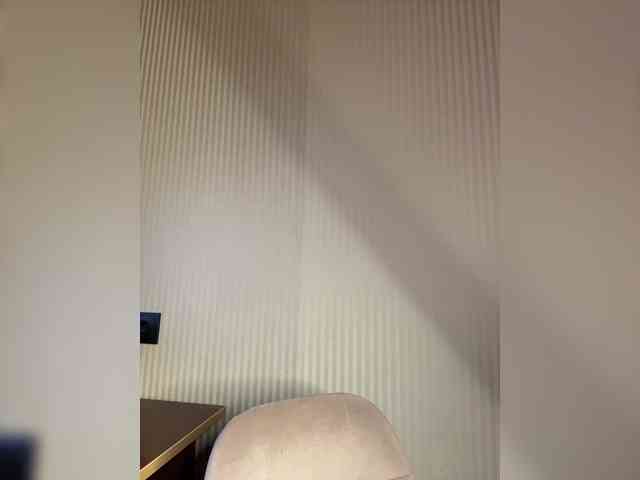 GoldenEmily webcam