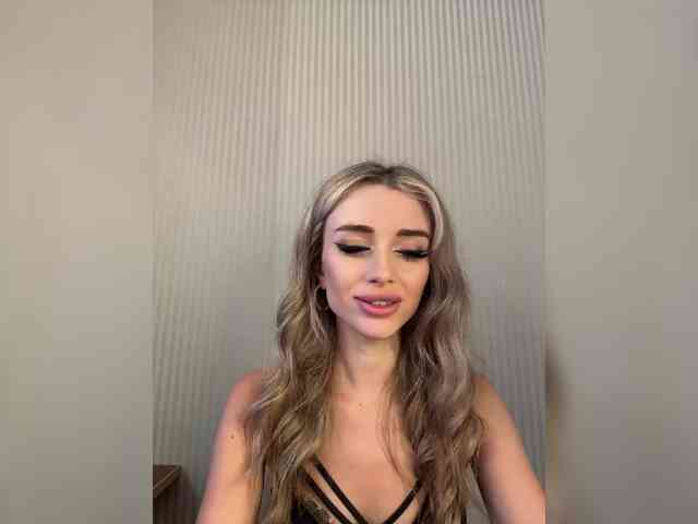 GoldenEmily webcam