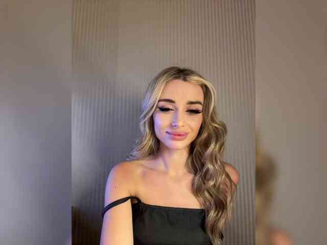 GoldenEmily webcam