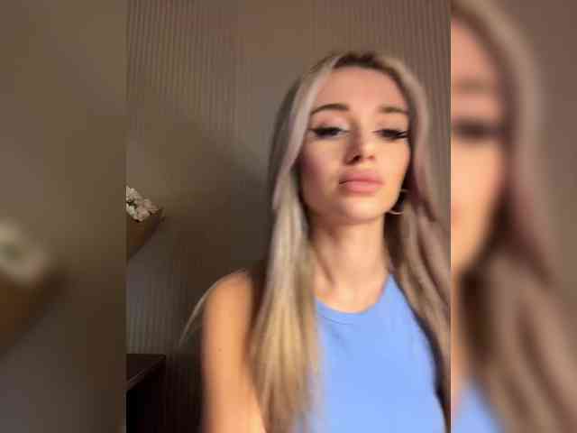 GoldenEmily webcam