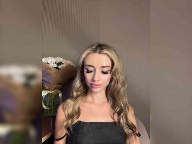 GoldenEmily webcam