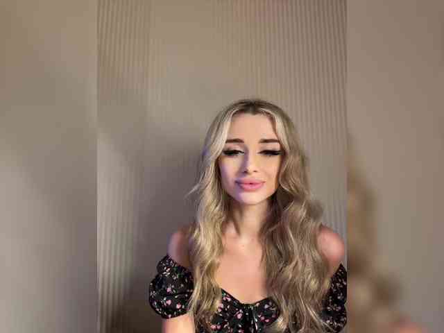 GoldenEmily webcam
