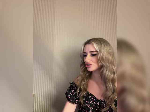 GoldenEmily webcam