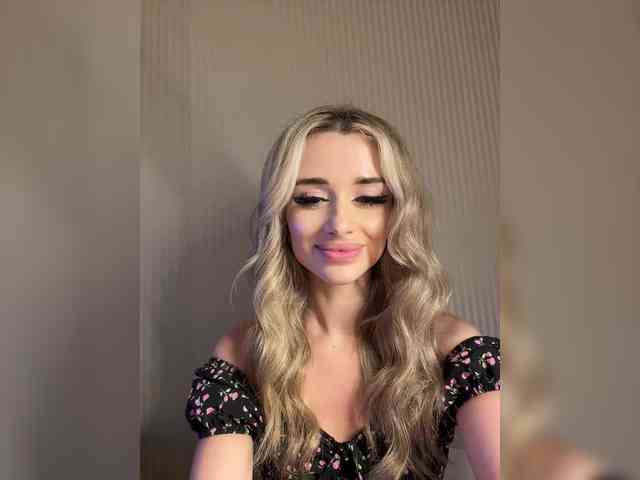 GoldenEmily webcam