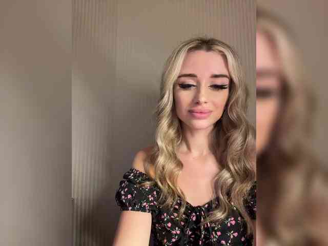 GoldenEmily webcam
