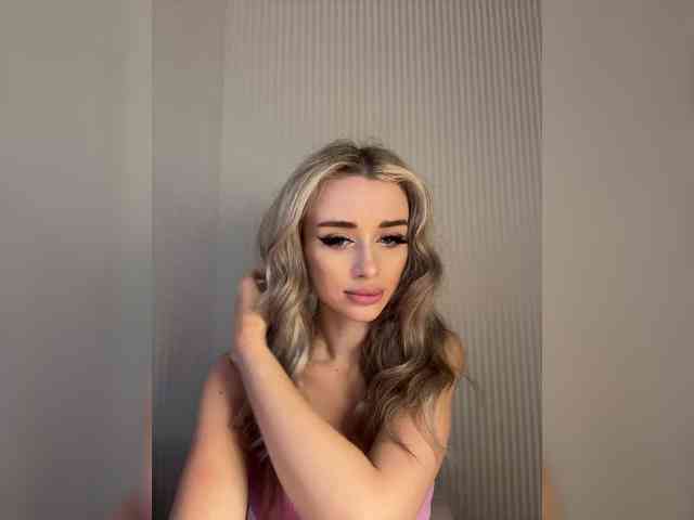 GoldenEmily webcam