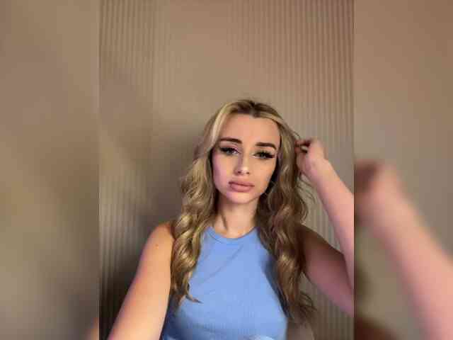 GoldenEmily webcam