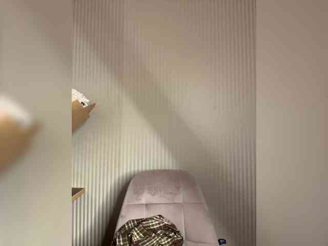 GoldenEmily webcam