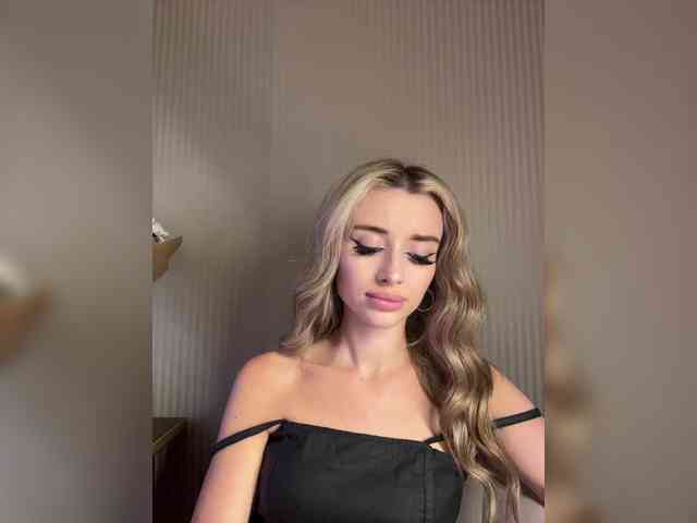 GoldenEmily webcam