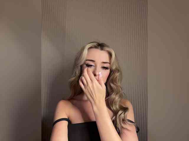 GoldenEmily webcam
