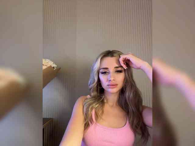 GoldenEmily webcam