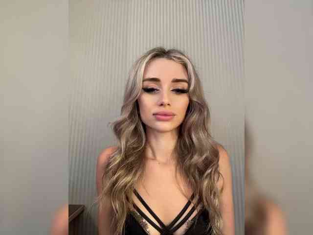 GoldenEmily webcam