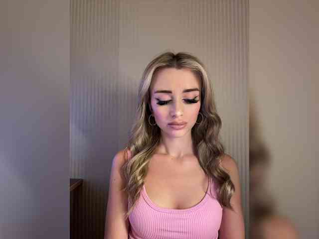 GoldenEmily webcam