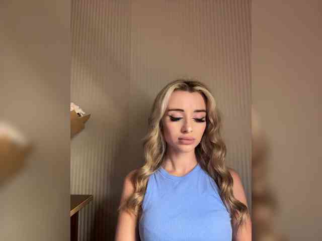 GoldenEmily webcam