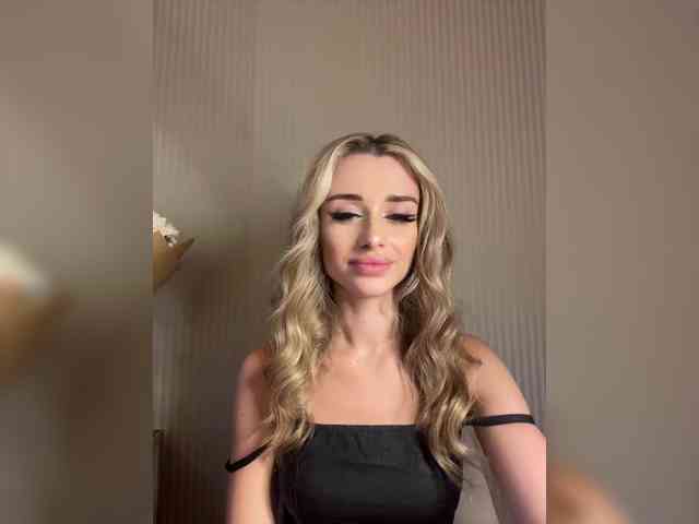 GoldenEmily webcam