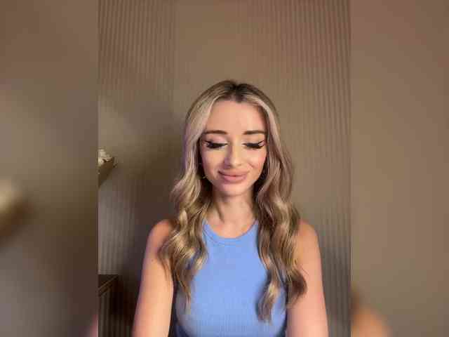 GoldenEmily webcam