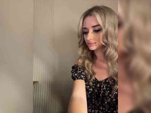 GoldenEmily webcam