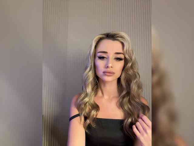 GoldenEmily webcam