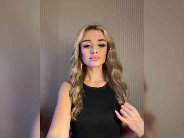 GoldenEmily webcam
