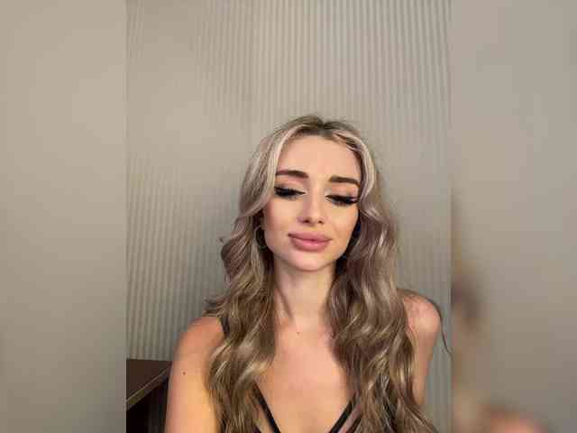 GoldenEmily Live Webcam on BongaCams