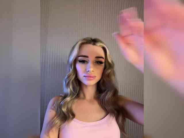 GoldenEmily webcam