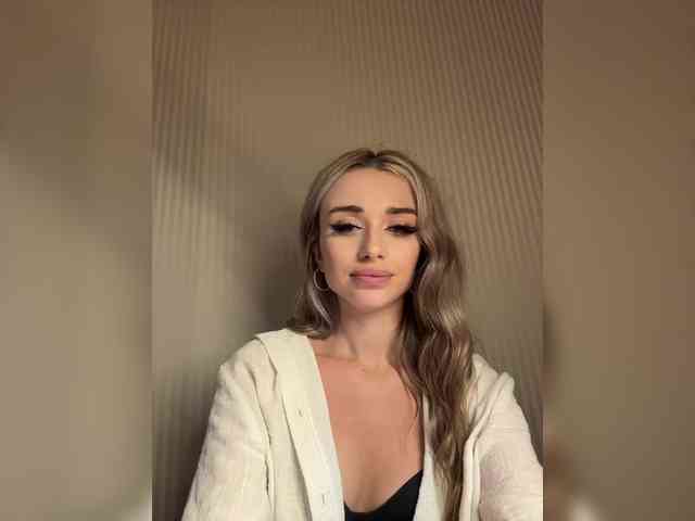 GoldenEmily Live Webcam on BongaCams