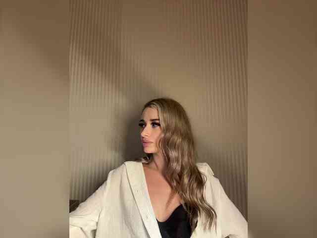 GoldenEmily Live Webcam on BongaCams