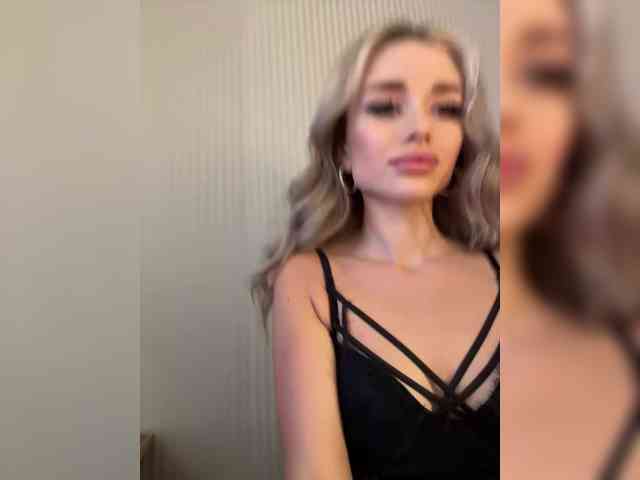 GoldenEmily webcam