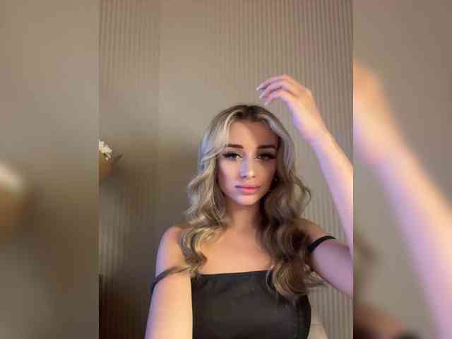 GoldenEmily webcam