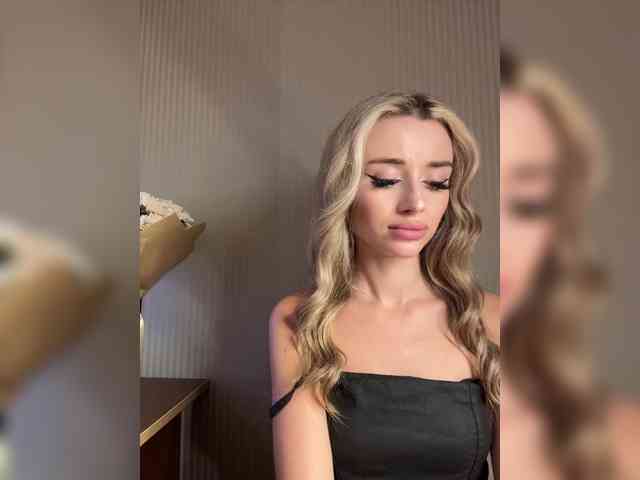 GoldenEmily webcam