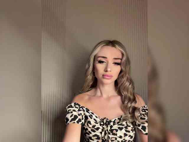 GoldenEmily webcam