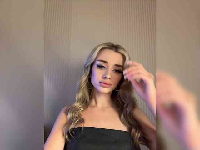GoldenEmily webcam