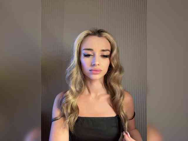 GoldenEmily webcam