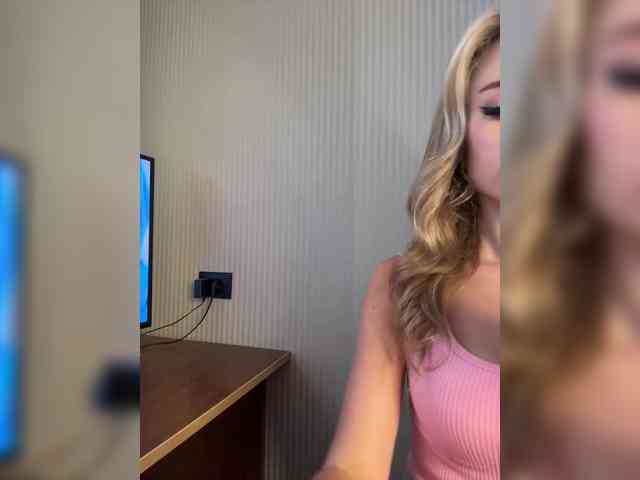 GoldenEmily webcam