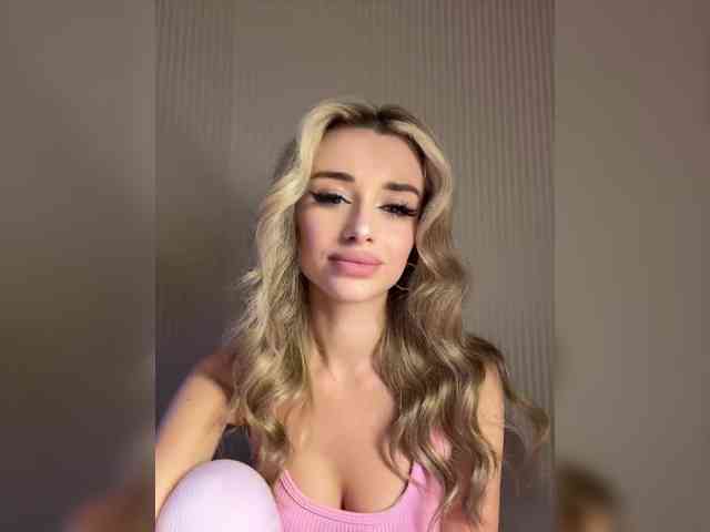 GoldenEmily webcam