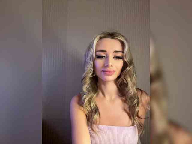GoldenEmily webcam