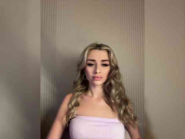 GoldenEmily webcam