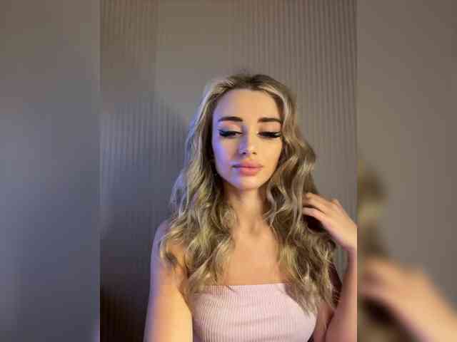 GoldenEmily webcam