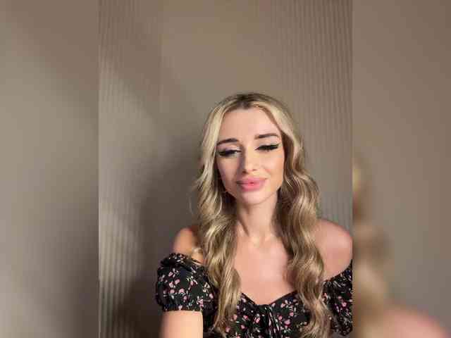GoldenEmily webcam