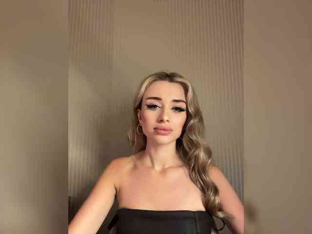 GoldenEmily webcam