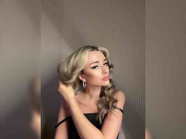 GoldenEmily webcam