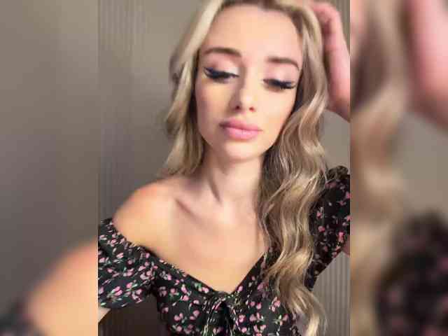 GoldenEmily webcam
